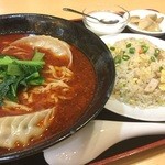 逸品蘭苑 - 餃子入り特製スーラー麺セット