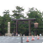 砂屋 - お店の前は出雲大社の鳥居