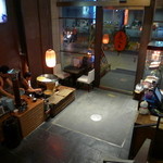 度小月擔仔麵 - エントランス周りの風景。台南總店に類似した「見せる仕掛け」が感じられます。