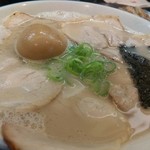大砲ラーメン - チャーシュー麺(710円)＋味玉(120円)