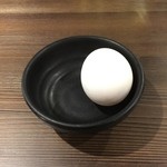らあめん 広 - 汁なしタンタン麺に付いてくる温泉卵