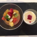 オーベルジュ 漣 - 朝食山葵パンナコッタ、フルーツのスープ仕立て