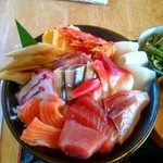 お食事酒処和 - ギガ海鮮丼アップ!