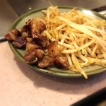 ステーキハウス源 - ～ステーキハウス源～
                                もやし炒めと、カリカリ脂身