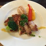 レストラン萩 - 残念だが左半分は焼き過ぎでカリッカリ