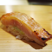 江戸前鮓 すし通 - 金目鯛の昆布締めの炙り