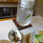 ココナ キッチン - 冷水のピッチャーがかわいいね♪サービスの佃煮の美味しい事☆彡～(#^.^#)