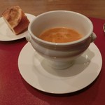 シバ海老のスープ。中には茶碗蒸しが隠れてる2層仕立て。スープの取っ手はライオン～♪