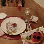 アミューズ♪てんとう虫がお花にとまってる図☆素敵なお皿はロイヤルコペンハーゲン♪