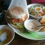 熱帯食堂 - 熱帯エビバーガー(サラダ、デザート、ドリンク付き)