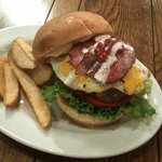 パントリー コヨーテ - ベーコンエッグバーガー