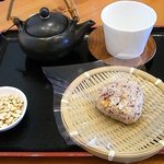 有機茶寮 byソルビバ なんばCITY - 玄米おにぎりと里山茶。