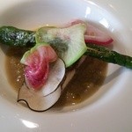 鰆の低温ロースト。牛蒡のソースと大根、唐辛子を添えて。