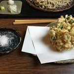 そば遊歩 - 小柱、イカ、桜海老のかき揚げ　お塩で