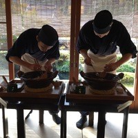 比良山荘 - ご飯ほぐし中