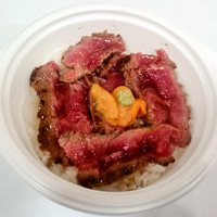 焼肉ステーキ あつし - サーロインステーキ＆ウニのせ丼【ジモンスペシャル】（寺門ジモン厳選！極上！！グルメ祭り＠松坂屋上野店。2015/10/28〜11/3）