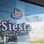 Hand drip cafe Siesta - 建物の外側にもカフェの表示