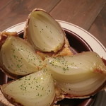 熟成和牛ステーキ グリルド エイジング・ビーフ - 玉ねぎ丸ごと岩塩ロースト