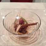 レストラン ワタナベ - スタイリッシュなテーブル・セッティング　もちろん純白のクロスが掛けられてます。