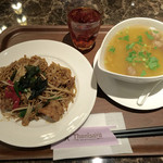 タイレストラン タニサラ - パッバミーキーマオ　税込780円　と　カオトム　税込680円