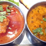 タンドールバル カマルプール - 左：ポークビンダルー、右：チキンカレー