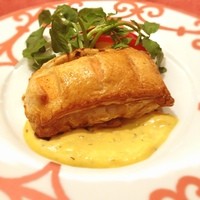 Russian Restaurant ROGOVSKI 銀座 - エビとキングサーモンのパイ包み焼き☺︎