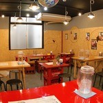 Higashi Indo Kare Shoukai - 広々とした店内（貸切可）