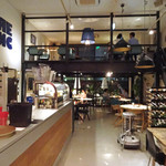 シエロイリオ - １F：中二階の向こうにテラス