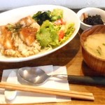 E’s cafe - ランチ：車麩の味噌カツごはん　お味噌汁とデリ付