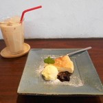 E’s cafe - しっとりチーズケーキとアイスカラメルチャイ