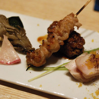 瀧口 - つくねと塩焼き　自家製つくねと胸肉の炙りにせせり串　
                　　　　　　　　キャビアとからすみのサラダ仕立て