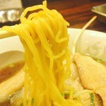 ディーエー カメオカ - キイローで多加水なちぢれ麺