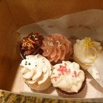 Love At First Bite - ミニカップケーキを購入！