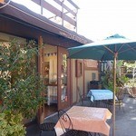 Love At First Bite - 外観（オープンテラス席があります！）