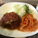 スウィングマーケット　カフェ - 2015年10月
月曜日日替りランチ
チーズ入りメンチカツ
