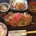 Coo-Cin - サービスランチ(鉄板焼きそば・唐揚げ)750円