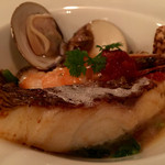 マゼランズ - 真鯛と海老と蛤のアンサンブル、ベルモット風味の帆立貝柱ブロス（ガリオン/スペシャルコース）