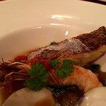 マゼランズ - 真鯛と海老と蛤のアンサンブル、ベルモット風味の帆立貝柱ブロス（ガリオン/スペシャルコース）