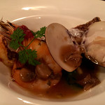 マゼランズ - 真鯛と海老と蛤のアンサンブル、ベルモット風味の帆立貝柱ブロス（ガリオン/スペシャルコース）