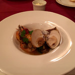 マゼランズ - 真鯛と海老と蛤のアンサンブル、ベルモット風味の帆立貝柱ブロス（ガリオン/スペシャルコース）