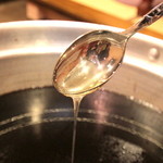 お食事処 大和屋 - 穴子めしの自家製タレには宮島でとれる希少な蜂蜜を使用しています
