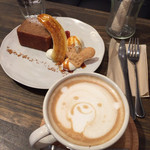 towa mowa cafe - カフェラテとバナナのケーキ