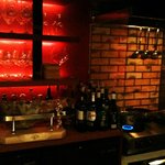 クープ・ド・ワイングロッサリー - 軽やかな手つきで手際良く作られていくお料理を見るのも楽しい。