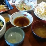 田舎茶屋わたや - 海鮮丼定食なのですが、小鉢なども充実