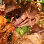 そば屋 五衛門 - 2015年11月 キムチ丼セットの角煮アップ