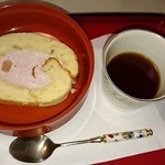 やしき旅館 - 風流巻ケーキ　コーヒー