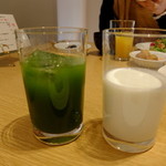 Ga-Denresutoran Shefuzu Terasu - 小松菜のジュースとミルク