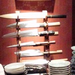 鮨し人 - 包丁も素材によってそれぞれ