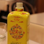 萬来亭 - おめでたい黄色の紹興酒を1ッポン