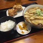 古都うどん店 - ごぼう天うどんセット

久々にこのお店の閉店時間に間に合いました。
美味しく頂きました (*´ڡ`●)
